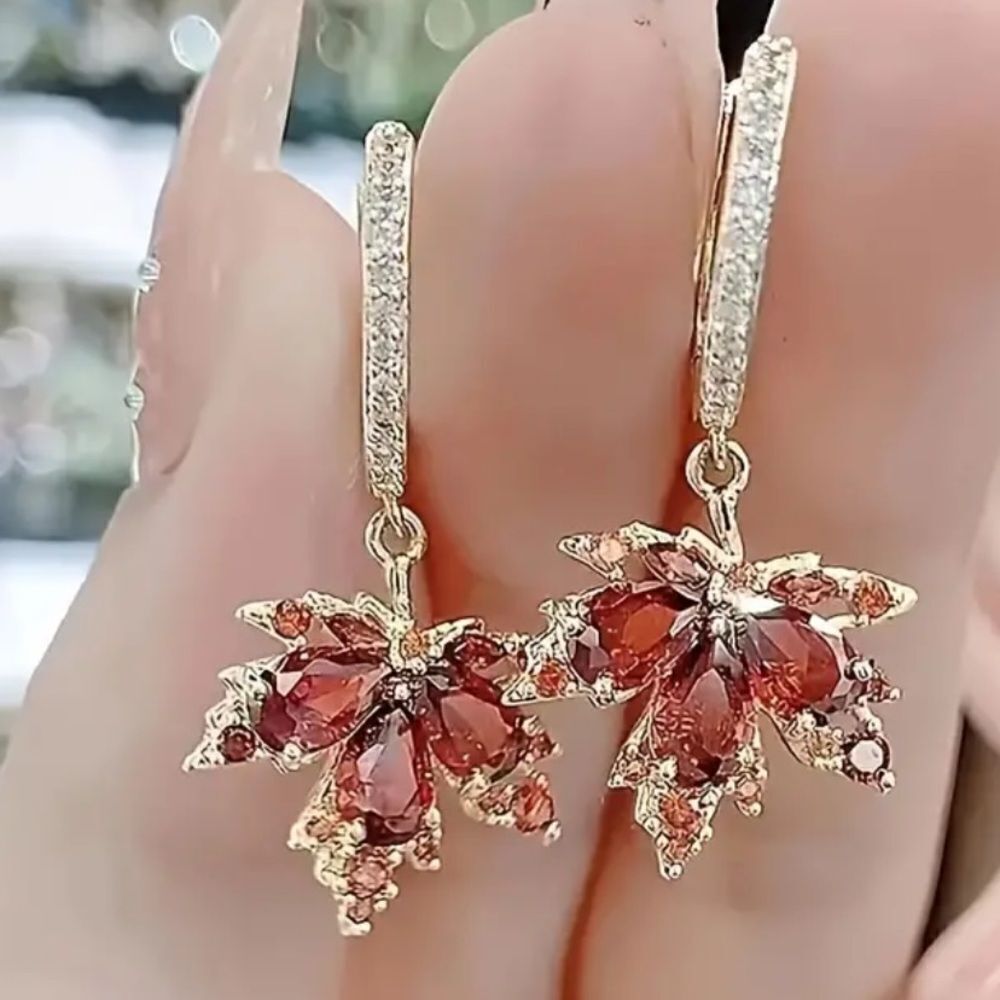 🍂🆕🍂 Elegant 14K Gold Plated Maple 🍁 Leaf Dangle Earrings✨